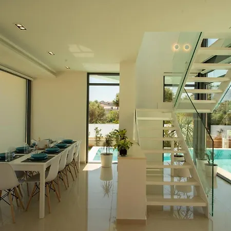 Luxury Glass - 200 Meters From The N Daratsos
