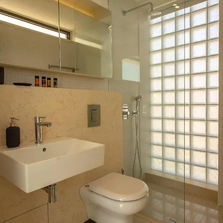 Luxury Glass - 200 Meters From The N Villa