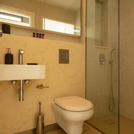 Luxury Glass - 200 Meters From The N Daratsos
