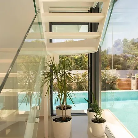 Luxury Glass - 200 Meters From The N