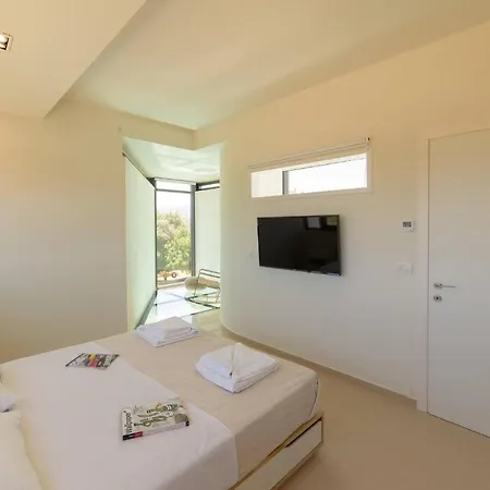 Luxury Glass - 200 Meters From The N