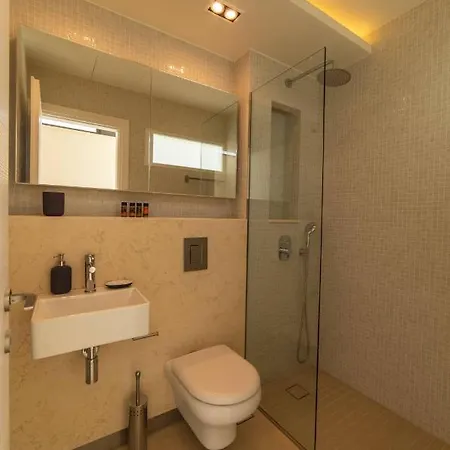 Villa Luxury Glass - 200 Meters From The N Daratsos