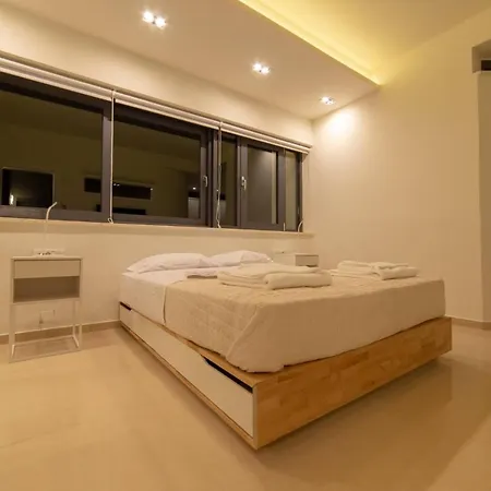 Luxury Glass - 200 Meters From The N Daratsos