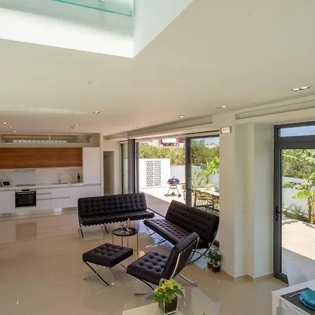 Luxury Glass - 200 Meters From The N Daratsos