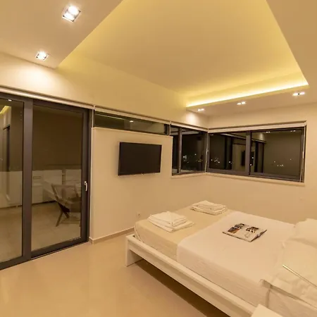 Luxury Glass - 200 Meters From The N * Daratsos