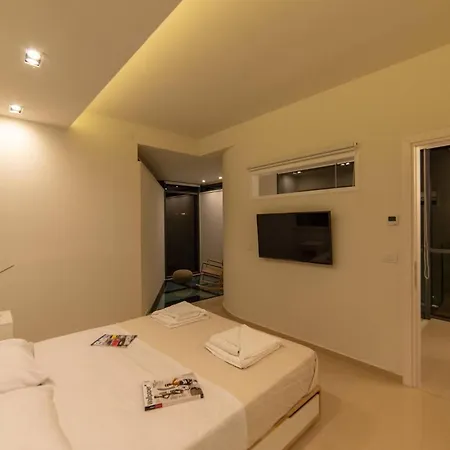 Villa Luxury Glass - 200 Meters From The N Daratsos