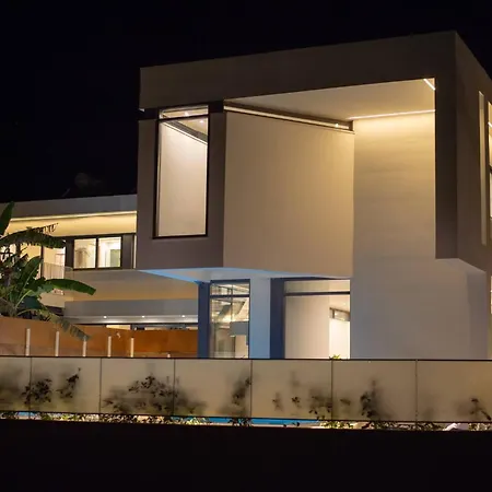 Luxury Glass - 200 Meters From The N