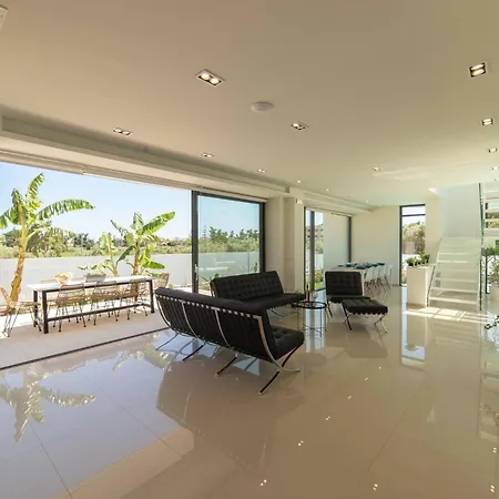 Luxury Glass - 200 Meters From The N Daratsos