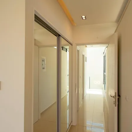 Luxury Glass - 200 Meters From The N Villa Daratsos